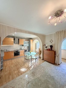 Прдаж 3к квартири біля театру Щепкіна