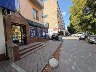 Приміщення в центрі по бул. Шевченка
