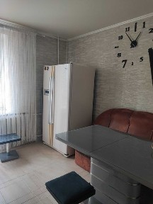 Продається 2-х кімнатна квартира в районі пр Відродження в хорошому стані. 1/9ц. 53,8кв. м.