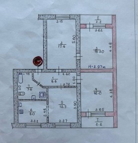 На Універмазі продаж шикарної Чотирикімнатної рарітетної СТАЛІНКИ з АВТОНОМКОЮ і має дві лоджії! Це 3 поверх і вона не кутова