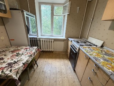 Пподам 1 к. квартиру р-н пр. Науки ( Гагарина )
