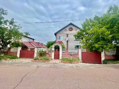 Будинок в оренду з усіма зручностями.
