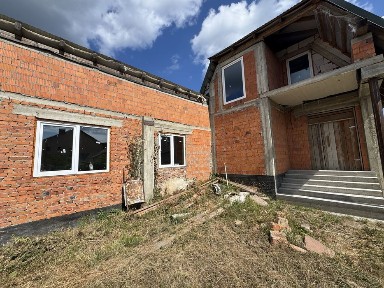 Продається добротний будинок