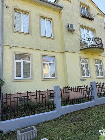 Здається четирехкімнатна квартира в особняку перший провулок О. Гончара
