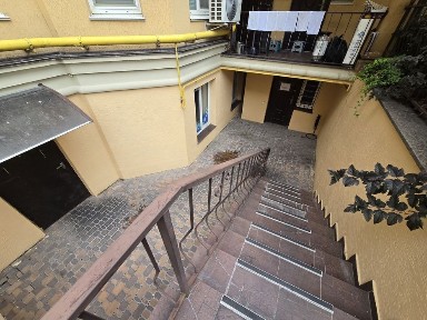 Без% Продажа 95м2 цоколь, біля Фонтану ЖК София, газовое опалення, вул. Миру 40