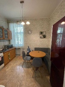 Продам 1-кім квартиру середній поверх в сталінці на Б. Хмельницького!