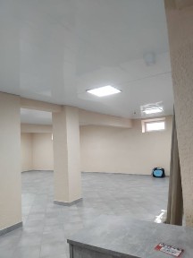 Продам будівлю з магазином 400м. кв на першому поверсі і 8 квартир на другому поверсі.