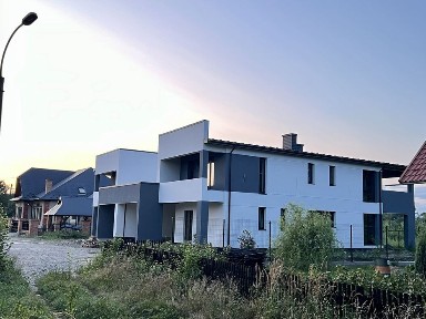 Будинок, дуплекс з ремонтом