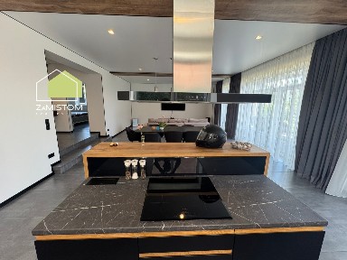 Продаж будинку 261 м²