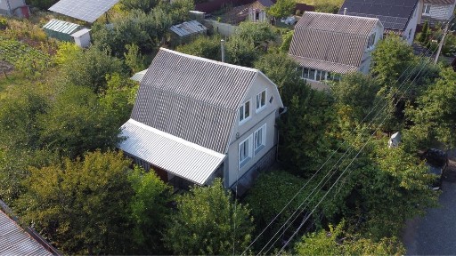 Продаж будинку з міською пропискою та міськими комунікаціями