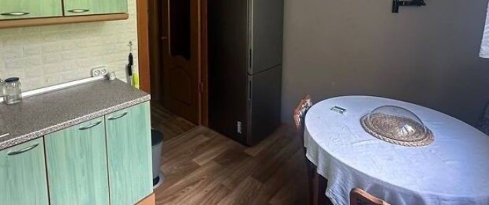 Пропонується в довгострокову оренду затишна 2-кімнатна квартира.