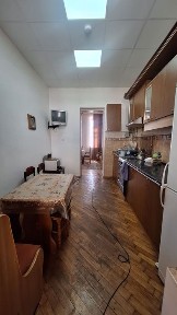 Оренда Чотирьох кім. квартири в центрі міста.