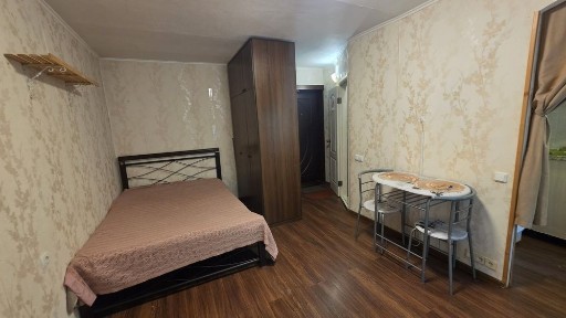 Здам 1кім, Севастопольська площа
