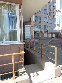 Продаж приміщення Середньофонтанська, 300 м. кв. | 2 входи | паркінг | під бізнес