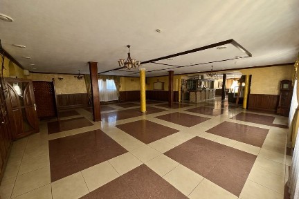 Оренда торгового приміщення в центрі м. Тячів, площа 380 кв. м.