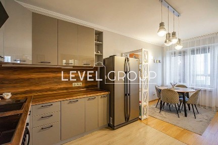 Продаж видової 3-кімнатної квартири 87 м² у центрі Києва | Печерськ | Вид на Хрещатик | Генератор