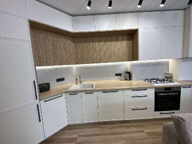 Продам євротрикімнатну квартиру в оточенні сосен