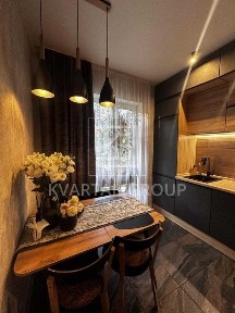 Продам кутовий таун хаус з ремонтом на Прорізній
