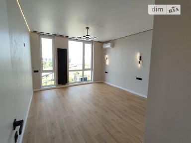 Продаж 2к квартири 65 кв. м на вул. Надрічна 8 • ID 34767305