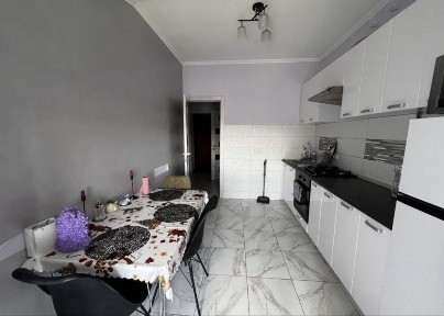Гарний варіант! Продається 1 кімнатна квартира в обжитому будинку.