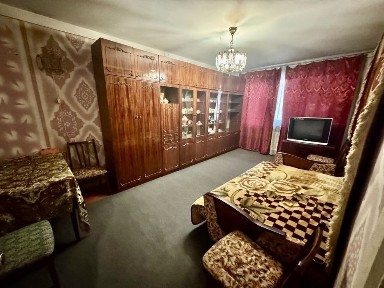 Продам 2 кімнатну в центрі