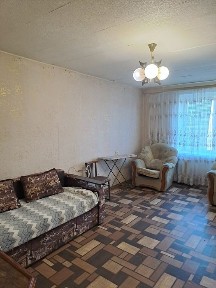 Срочно продам 1-ком. кв. в центре Космоса ( р-н парка)