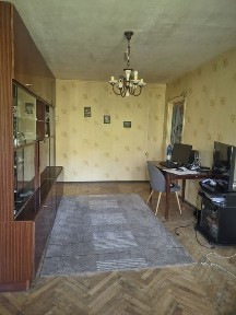 Продаж 3-х кімн. кв-ри по вул. Угорській (Новий Львів), 3/5ц., не кутова, вікна в двір, вільна