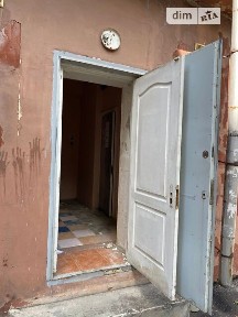 Продаж офісного приміщення 37.3 кв. м. на 1 поверсі на майд. Короленка 4, дев'ятиповерхова будівля • ID 34767764