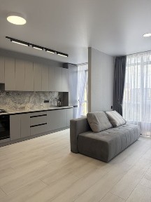 Продаж євро 2к з великою кухнею, балкон, ВИДОВА з газом, ЦЕНТР, вид на парк