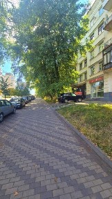 Продам 3х кімнатну 88,2 кв м біля метро Вокзальна від власника