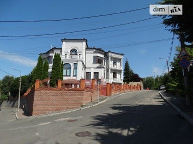 Продаж 3 поверхового будинку з гаражем і ділянкою на 10.01 сотки, 956.7 кв. м, 14 кімнат, на вул. Редутна • ID 34729923