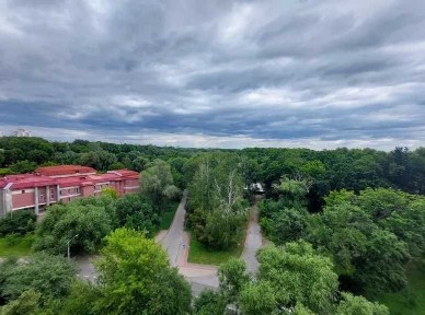 Продам 1-кім. Квартира 35м2 в Чернігові. Кух. 8,4м2. ЦЕНТР. Парк. р.Десна