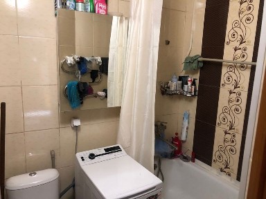 Продам 2 кімнатну квартиру у центрі міста.