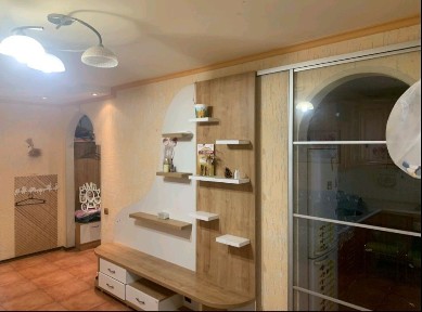 Продам 5ти ком. кв-ру м. Студенческая
