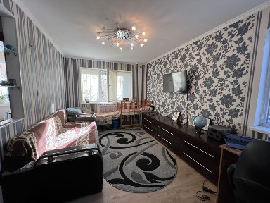 Продається 1-кімнатна квартира в центрі, вул Небесна Сотня
