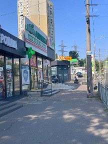 Оренда 67 м2 Ринок Мостицький на фасаді Виноградарь