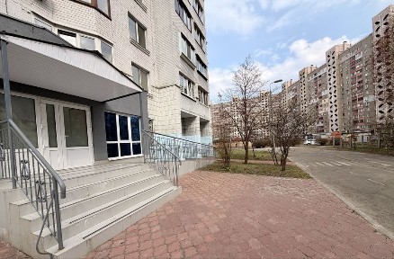 Аренда комерческого помещения 700 м. кв с своей закрытой територией!