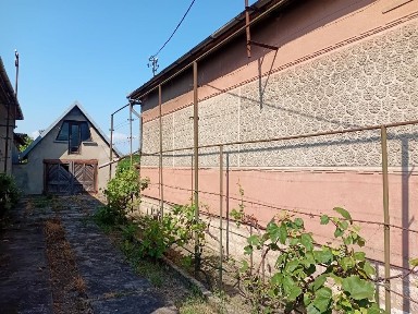 Будинок між двома термальними курортами в с. Балажер