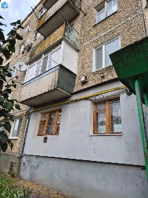 Продається 2-кімнатна квартира в Синельниково