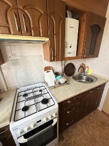 Продається 2 кімнатна квартира. Цегляний будинок. Район жд