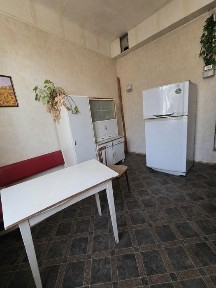 Продам 3-кімнатну квартиру біля Південного вокзалу, вул. Євгена Котляра, 8/10, поруч зі станцією метро «Вокзальна».