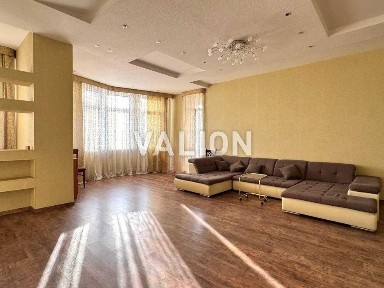 Продаж 4-кімнатної кв. б- р Лесі Украінки 30-Б, 195 м², сауна