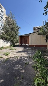 БЕЗ КОМІСІЇ. Район 1-шої міської лікарні. Продаж частини будинку з власною земельною ділянкою.