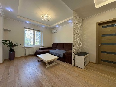 Продам 2-к квартиру на Оболоні з гарним ремонтом, вул. Приозерна 10-В
