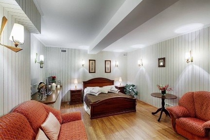 Центр Києва, метро «Арсенальна», 140 м² Квартира + офіс, 2 окремі входи, колишнє бомбосховище Унікальний об'єкт для життя, бізнесу та інвестиції