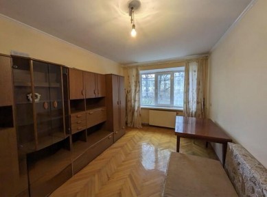 трикімнатна квартира в центральній частині міста в цегляному будинку