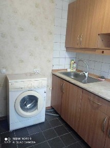 здають 1 кімнатнy квартирy з 1 вересня Алмазний