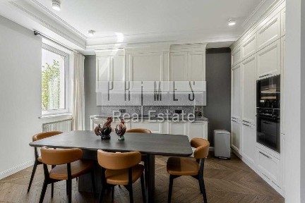 Продаж 4к квартири з ремонтом, вул. Олександра Кониського, 46/11, Центр