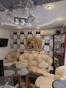 Продаж 3 к/к + гараж в дворі Площа Перемоги, пр. Миру