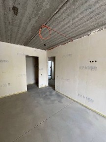 Продаж однокімнатної квартири з частковим ремонтом